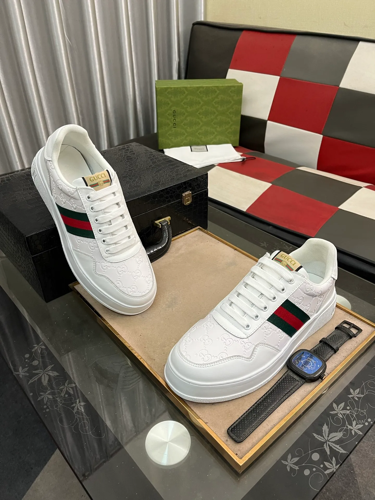 Men's shoes💰420⌚️⌚️[GUCCI] Gucci men's casual shoes are absolutely popular🔥The ultimate matching item for trendy men! The charm of super texture is unstoppable. This is the main recommendation. The upper is made of high-quality cowhide, with pig lining feet and wear-resistant rubber sole. It is noble and elegant! Extremely comfortable🎁🎁You can be as handsome as you want💪 Size 38-44! 2️⃣colors available